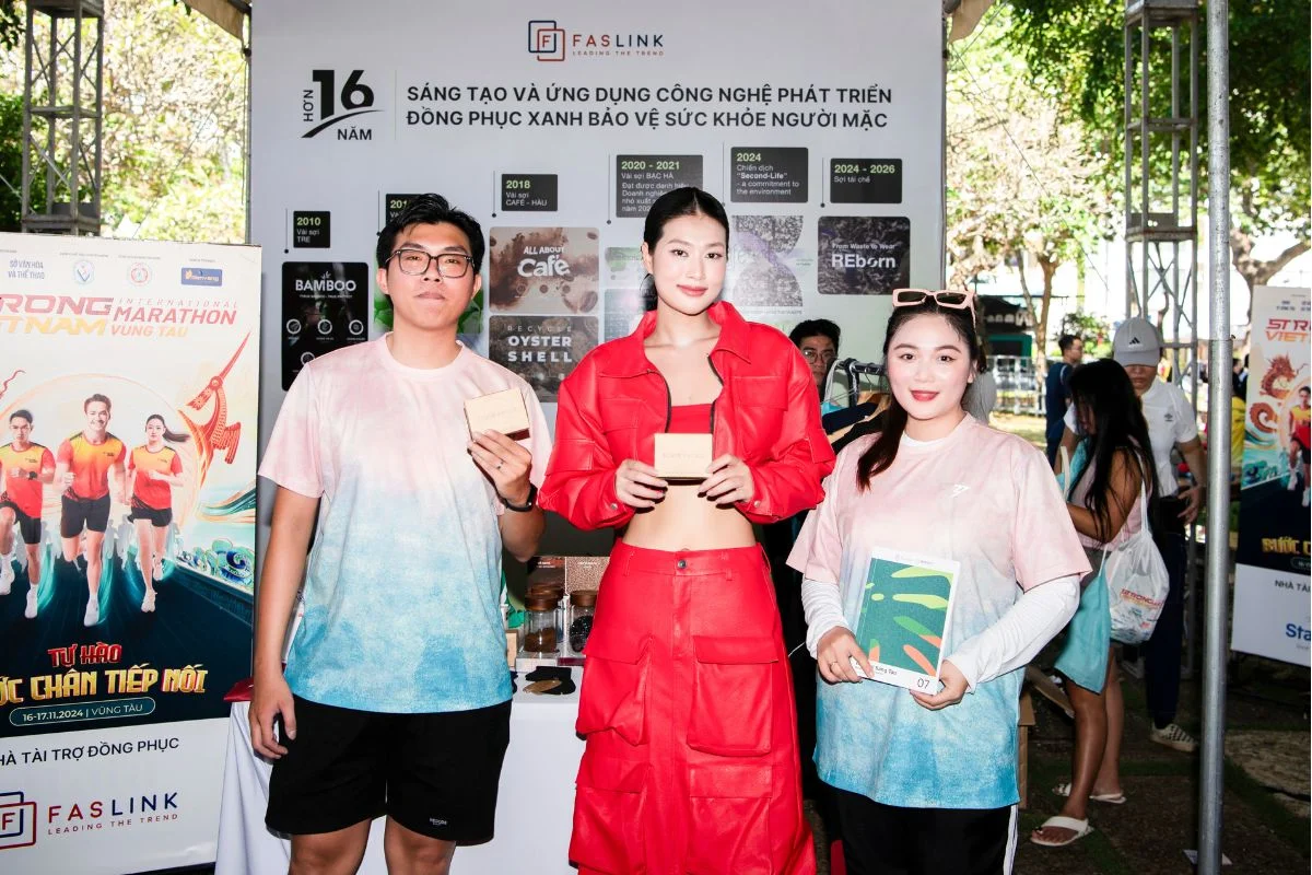 Hoa Hậu Đoàn Thiên Ân check in tại booth Faslink Hoa Hậu Đoàn Thiên Ân check in tại booth Faslink
