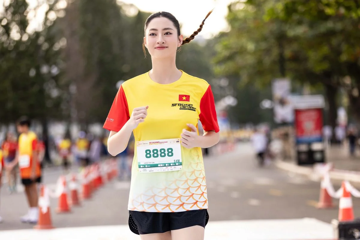 Lương Thùy Linh trong màu áo chạy của Faslink Lương Thùy Linh trong màu áo chạy của Faslink