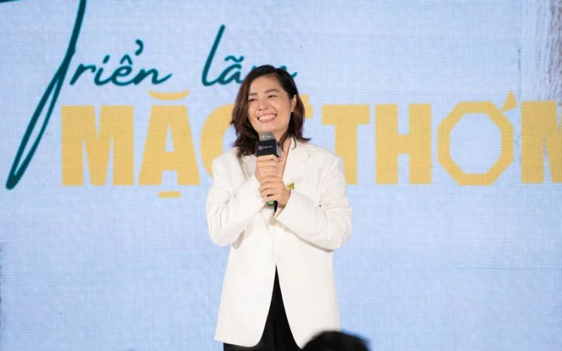Chị Bích Diền có chia sẻ trong buổi ra mắt vải sợi dứa PINALINA Chị Bích Diền có chia sẻ trong buổi ra mắt vải sợi dứa PINALINA