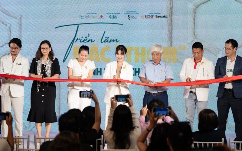 Kí Kết MOU tại triển lãm Mặc Kí Kết MOU tại triển lãm Mặc "Thơm"
